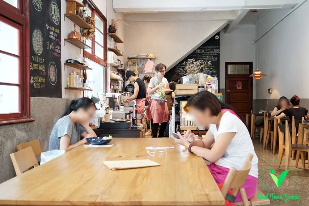 Mottainai Plant-Based Whole Food Cafe - inside dining